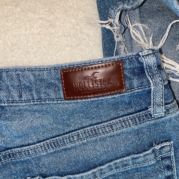 Hollister Ultra High Rise Mom Jeans - Women’s Size 26 - Picture 2 of 11